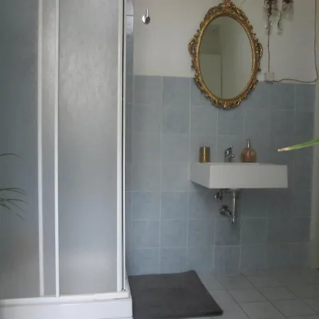 Apartment Flat 13 *