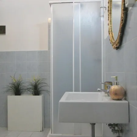 Apartment Flat 13 *
